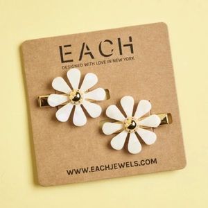 EACH Jewels Flower Hair Clips